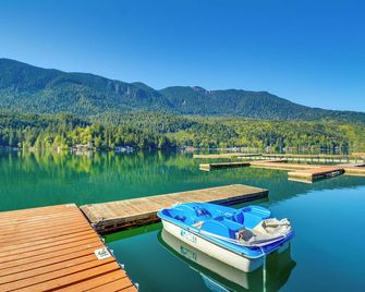 Lake-View Getaway: 20 Mi to Olympic Nat'l Park! - Port Angeles