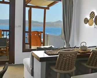 Honeymoon Klima Suite - Plaka - Comedor