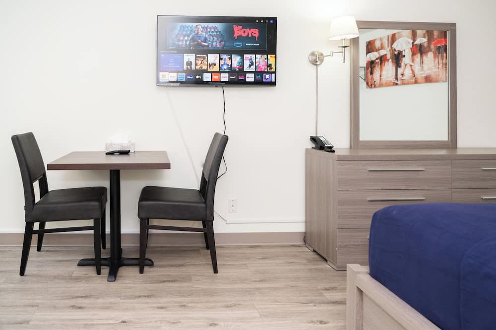 Dining room view of Diplomat Inn