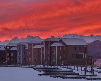 Lakeshore Lodging Lodge 613 - Homer - Building