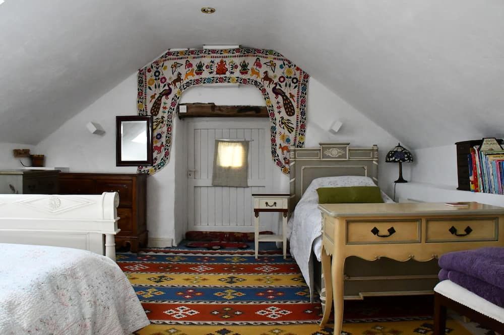 Sweet Cottage on a Headland -Beside a Beautiful Beach on the Wild Atlantic Way - Courtmacsherry - Schlafzimmer