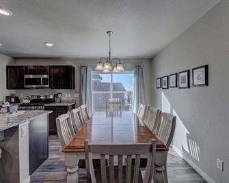 Black Hills View Game Rooms 5 Tvs - Rapid City - Essbereich