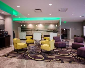 La Quinta Inn & Suites by Wyndham Virginia Beach - וירג'יניה ביץ' - טרקלין