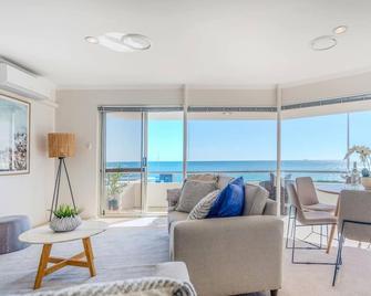 Breathtaking Beachside Sunsets - Cottesloe - Living room