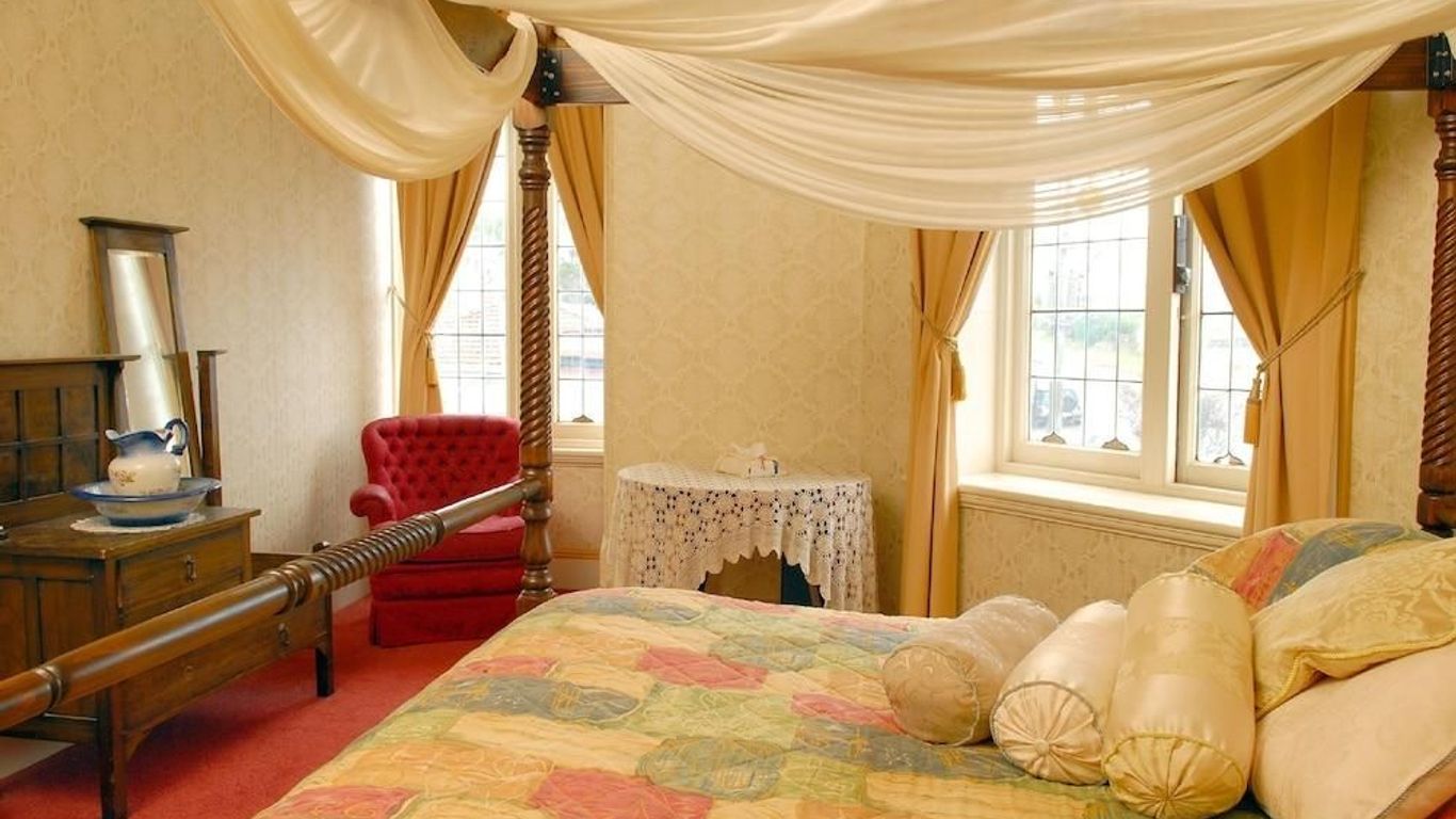 Mickey Bourke's Koroit Hotel