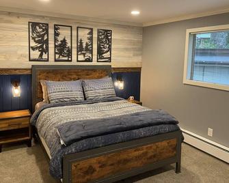 Alderbrook Golf Retreat - with AC, fast Wi-Fi, and EV charger - Union - Habitación