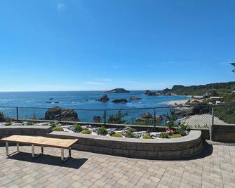 Sparkling Clean, Private & Quiet! Amazing Ocean Views [2] - Brookings - Balcony