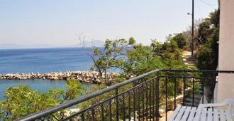 Marina Hotel - Agios Kirykos - Balcón