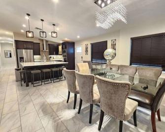 The Villa Orlando@College Park. Sleeps16 - Orlando - Dining room