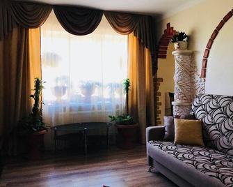 Ventspils Center Apartment - Ventspils - Living room