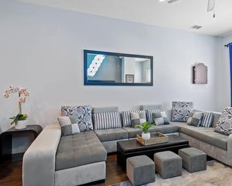 Stunning Townhome Near Uptown - Dallas - Soggiorno