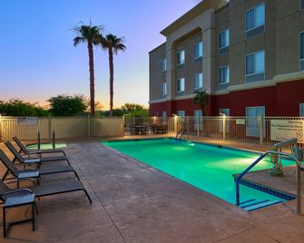 Hampton Inn And Suites Ridgecrest - Ridgecrest - Bazén