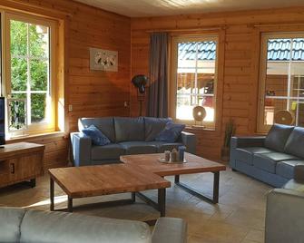Spacious Stay Near Veluwe - Hoenderloo - Huiskamer