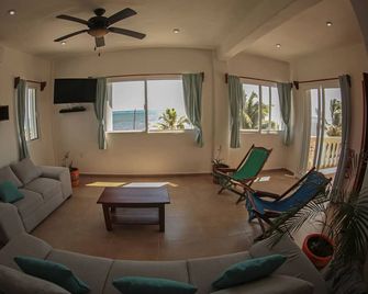 Mahi Mahi, Beachfront Apartment (6 guests), Level 3 - Xcalak - Sala de estar