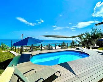 Vista al Mar en Arecibo para Grupos/ Familias/ Eventos - Arecibo - Piscina