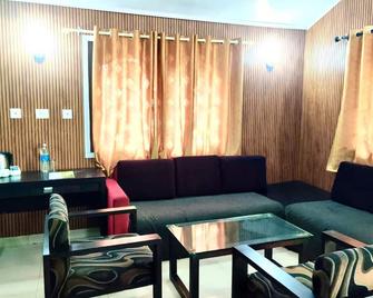 Ayur Mount Resort and Spa - Devikolam - Sala de estar