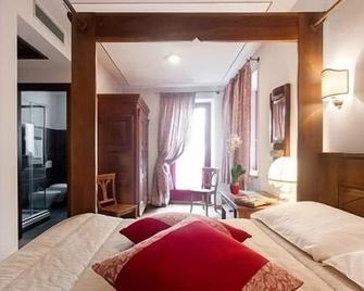 A' la Table du Sommelier - Saint-Vincent - Slaapkamer