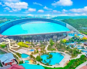Fisherisland Seaview Hot Spring Resort - Qinhuangdao - Pool