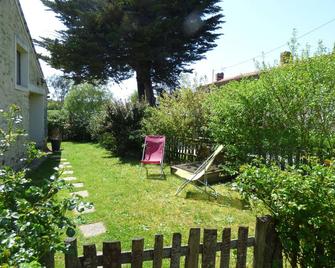 Vendée - Between sea and countryside - Gite La Grange - Heated covered swimming pool - Saint-Christophe-du-Ligneron - Patio
