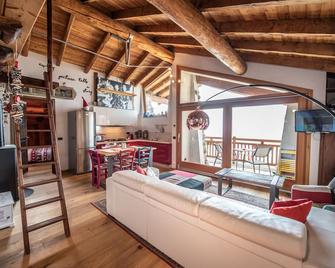 Baita di charme con vista meravigliosa - Verrayes - Sala de estar