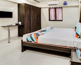 Fabhotel Royal Inn - Vadgaon - Bedroom
