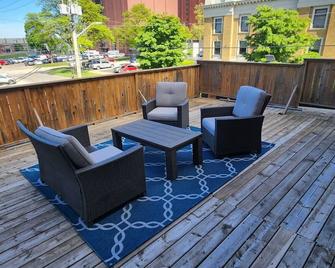 Executive 2bd 58' Tv+wifi+ac+parking+kitchen - Windsor - Balcony