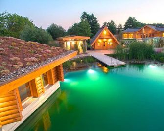 Cozy holiday home (46sqm) with free WiFi and terrace - Bad Staffelstein - Zwembad
