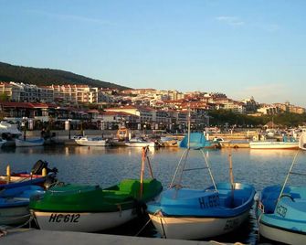 Premium Ferienwohnung Sweti Wlas Polarstar Beach Luxury Apartment 150 M Zum Strand Pool 3 Balkone Meeresblick Google Tv Bis Zu 6 Personen - Sveti Vlas