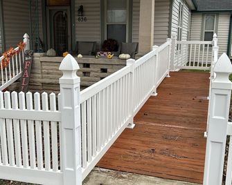 Charming 3-bedroom, 2-bathroom bungalow with AC, WiFi in lovely Bedford - Bedford - Balkon