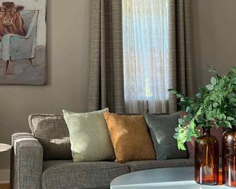Welcome to our charming 1850's cottage-style home - Frances House - Dexter - Living room