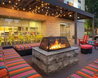 Home2 Suites by Hilton Charlotte I-77 Tyvola Rd - Charlotte - Patio