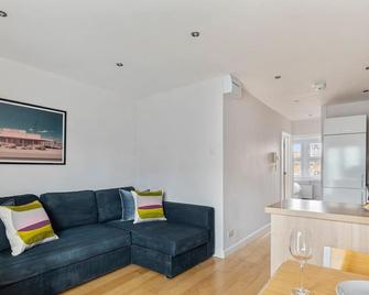 Parea Living - Cute Cosy Flat near Shoreditch, Hackney, Hoxton - London - Living room