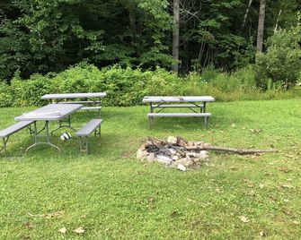 Walk out deck room 1. Minutes from the Lake, Boat Launch, Dorset - Dorset - Patio