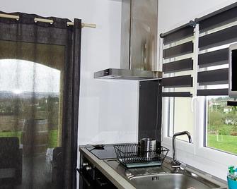 Homestay Bellevue - Cozy, cozy & stunning views for 4 people - Montagrier - Cocina