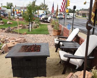 Travel Inn - Laramie - Patio