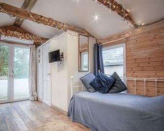 The Lodge - 1 Bedroom - Freshwest Beach Retreat - Pembroke - Living room