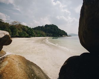 Puteri Bayu Beach Resort - Pangkor - Beach
