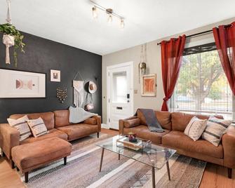 Explore Denver From Our Spacious Retreat - Denver - Wohnzimmer