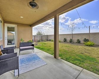 Visalia Home w/ Yard: 4 Mi to Downtown! - Візалія - Балкон