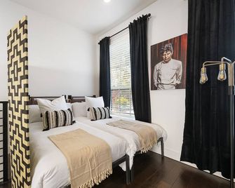 Stylish condo with WiFi, board games, washer/dyer, & central AC - Bentonville - Bedroom