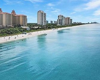5 O'clock Somewhere Near Beach - Naples - Pool