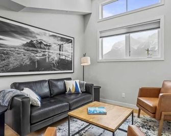 New 3br Hottub-Mtn View-Deck-Bbq - Harvie Heights - Sala de estar