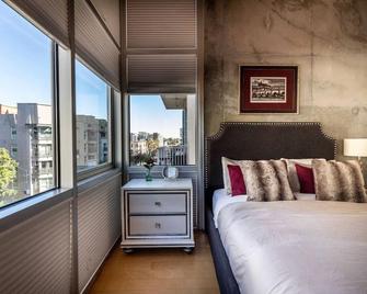 Modern Loft, Clean, Quiet, Wifi, Cable, Parking - San Diego