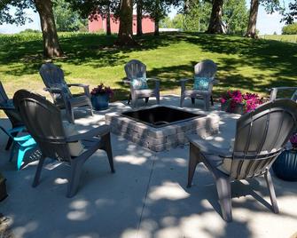 A beautiful country setting for you to enjoy, relax and unwind - Reedsburg - Innenhof