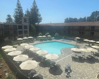 Casa Mani Resort Napa Valley, Curio Collection by Hilton - Napa - Pool