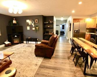 The Lounge - Downtown Chillicothe - Chillicothe - Living room