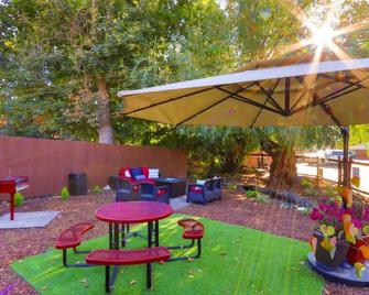 #27 Eagan · Bryant Creek Retreat - Walk to Town - Walla Walla - Patio