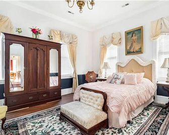 Historic Boxwood Inn - Newport News - Bedroom