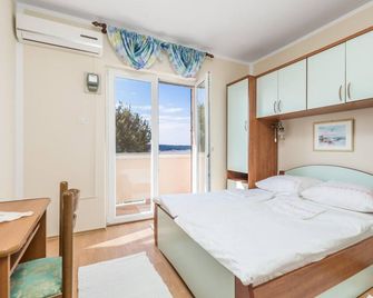 Lovely Apartment in Supetarska Draga Wit - Supetarska Draga