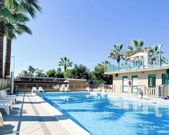 Holiday Home Duca Amedeo Camping Village by Interhome - Martinsicuro - Pool